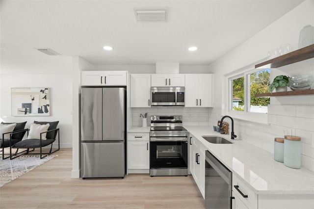 7211 ORPINE DRIVE N, St Petersburg, FL 33702