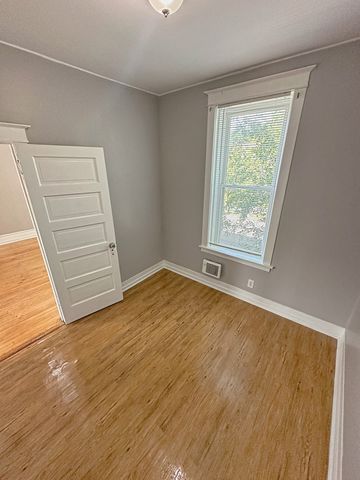 7321 S Coles Avenue 2, Chicago, IL 60649
