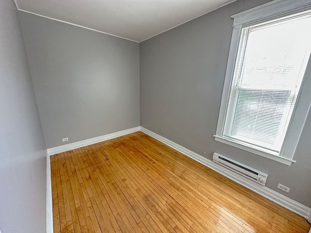 7321 S Coles Avenue 2, Chicago, IL 60649
