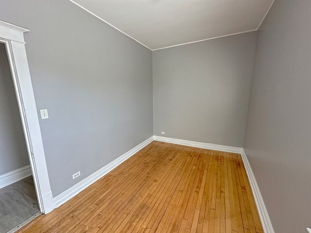 7321 S Coles Avenue 2, Chicago, IL 60649