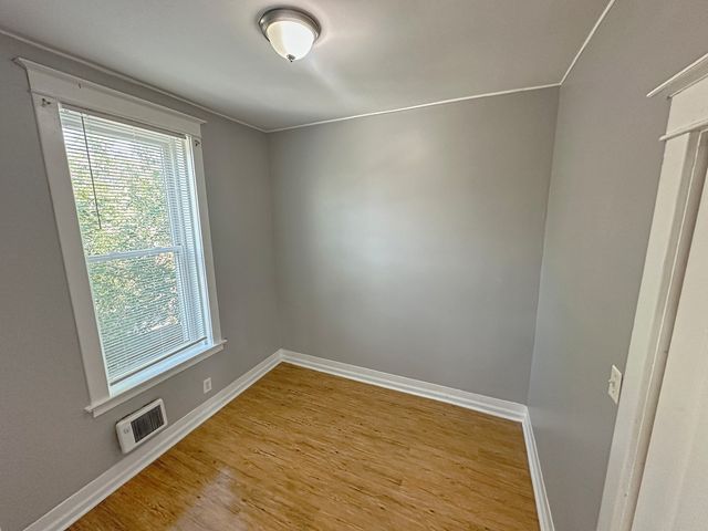 7321 S Coles Avenue 2, Chicago, IL 60649