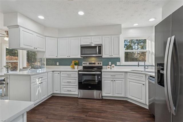 2221 Sussex PL, Newport News, VA 23602