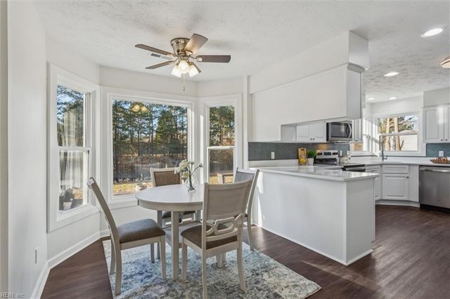 2221 Sussex PL, Newport News, VA 23602