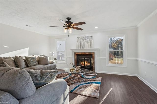 2221 Sussex PL, Newport News, VA 23602