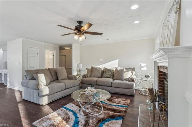 2221 Sussex PL, Newport News, VA 23602