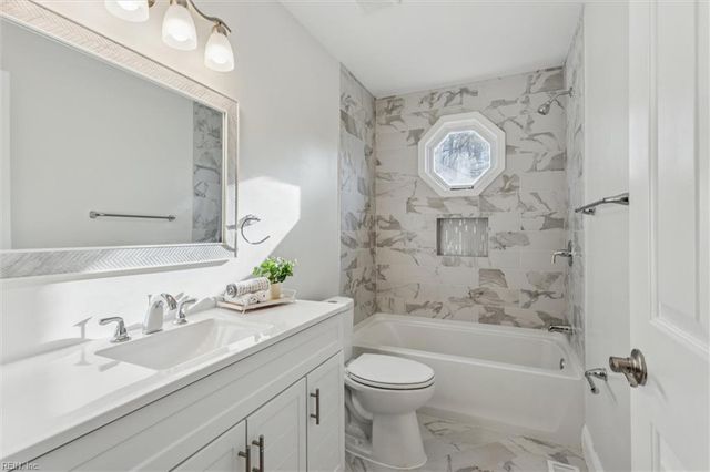 2221 Sussex PL, Newport News, VA 23602