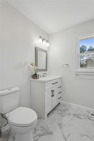 2221 Sussex PL, Newport News, VA 23602