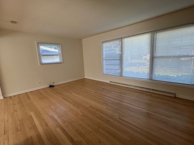 825 Carol Avenue, Elgin, IL 60123