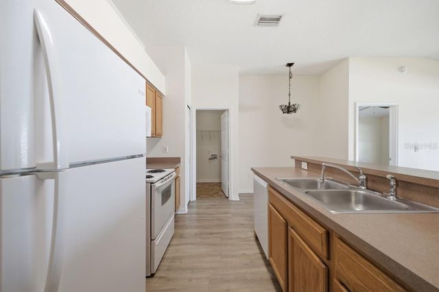 7631 MERCHANTVILLE CIRCLE, Zephyrhills, FL 33540