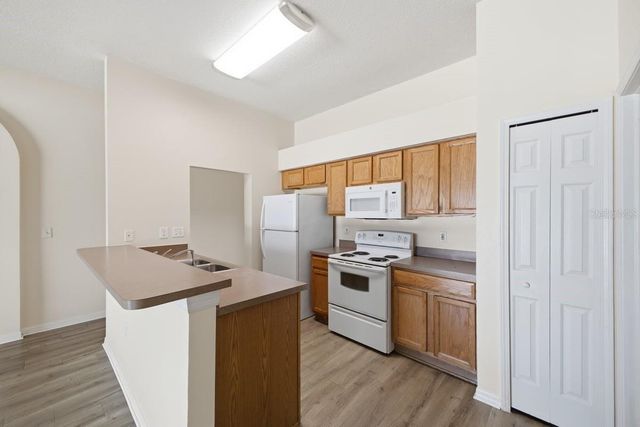 7631 MERCHANTVILLE CIRCLE, Zephyrhills, FL 33540