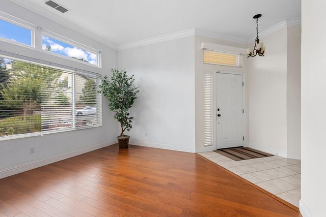 8383 Oakwood Hills Cir, Citrus Heights, CA 95610