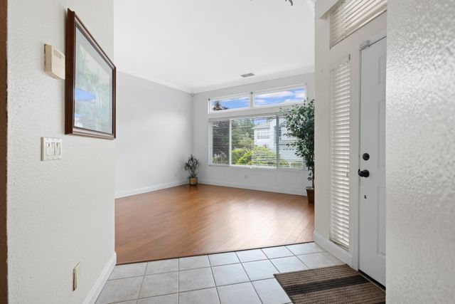 8383 Oakwood Hills Cir, Citrus Heights, CA 95610