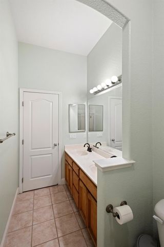 8383 Oakwood Hills Cir, Citrus Heights, CA 95610