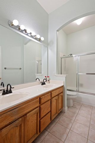8383 Oakwood Hills Cir, Citrus Heights, CA 95610