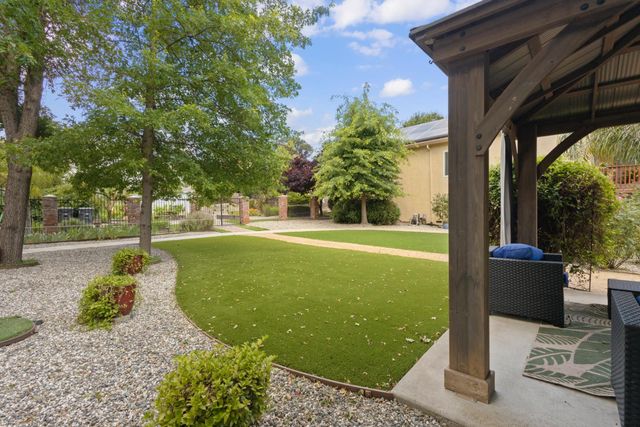 8383 Oakwood Hills Cir, Citrus Heights, CA 95610