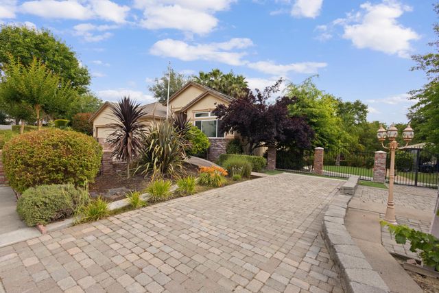 8383 Oakwood Hills Cir, Citrus Heights, CA 95610