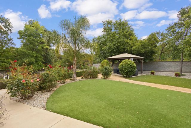 8383 Oakwood Hills Cir, Citrus Heights, CA 95610