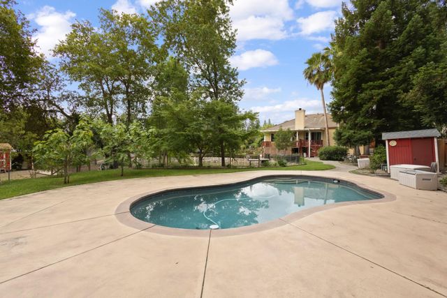 8383 Oakwood Hills Cir, Citrus Heights, CA 95610