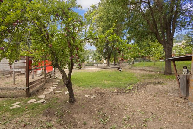 8383 Oakwood Hills Cir, Citrus Heights, CA 95610