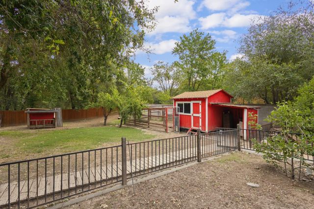 8383 Oakwood Hills Cir, Citrus Heights, CA 95610