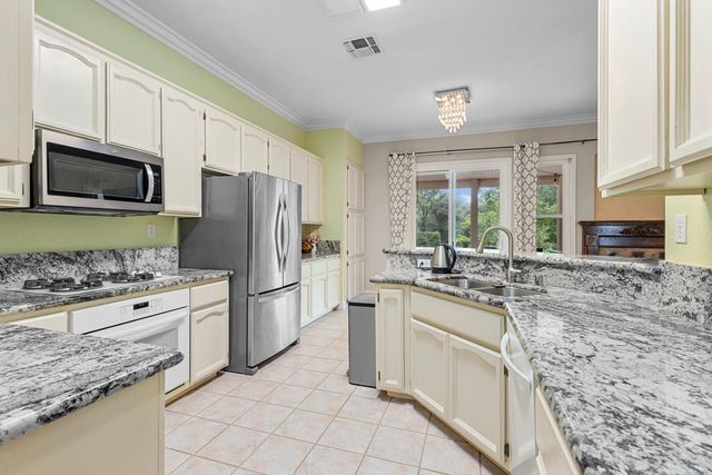 8383 Oakwood Hills Cir, Citrus Heights, CA 95610