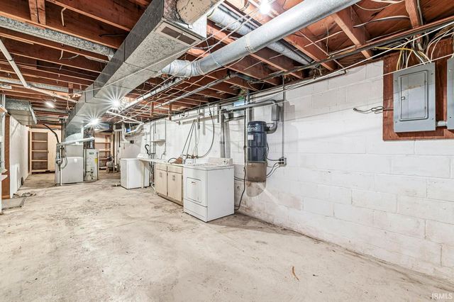 28807 Oakwood Place, Elkhart, IN 46514