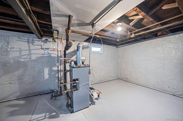 48 Winthrop Street, New Hyde Park, NY 11040