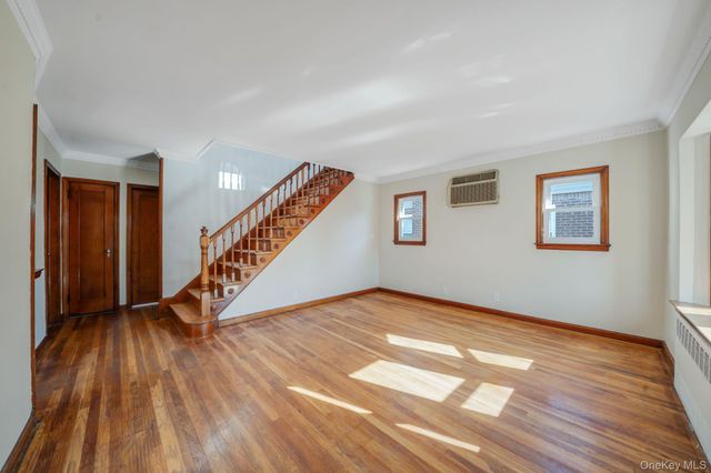 48 Winthrop Street, New Hyde Park, NY 11040