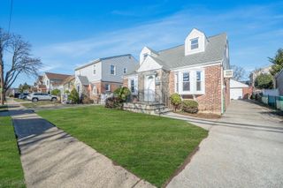 48 Winthrop Street, New Hyde Park, NY 11040