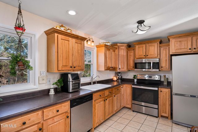 626 Hospital Hill Road, Mountain City, TN 37683