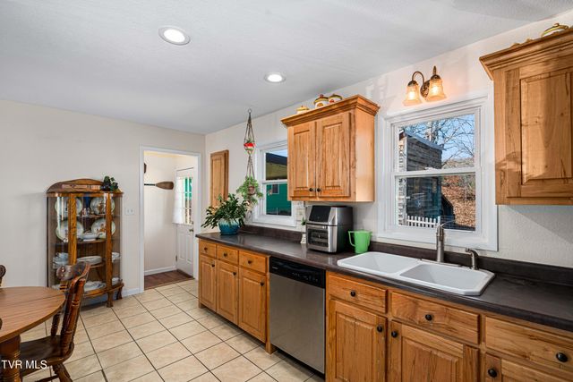 626 Hospital Hill Road, Mountain City, TN 37683