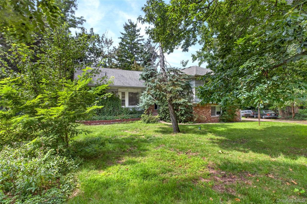 18 Pinewood Road, Manhasset, NY 11030 — exterior