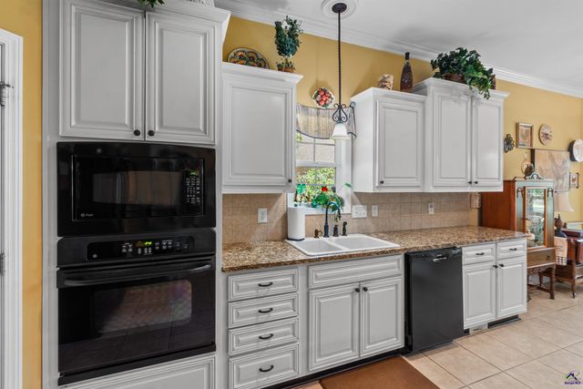 110 Bartlett Way, Centerville, GA 31028