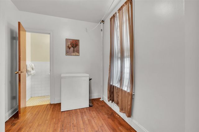 100 W 121 Street 61, New York (manhattan), NY 10027