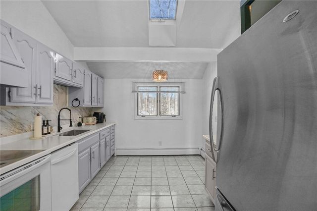 25 Ivy Hollow Court, Cranston, RI 02921