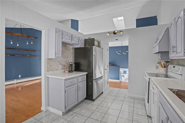 25 Ivy Hollow Court, Cranston, RI 02921