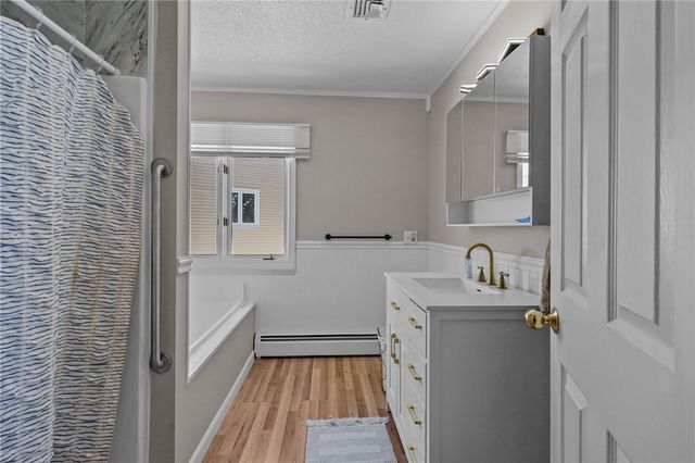 25 Ivy Hollow Court, Cranston, RI 02921