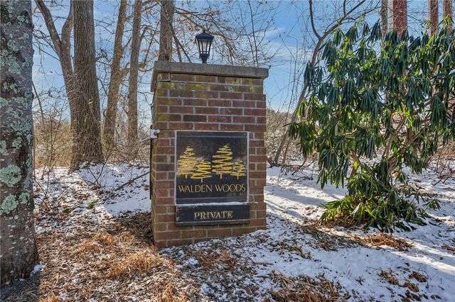 25 Ivy Hollow Court, Cranston, RI 02921