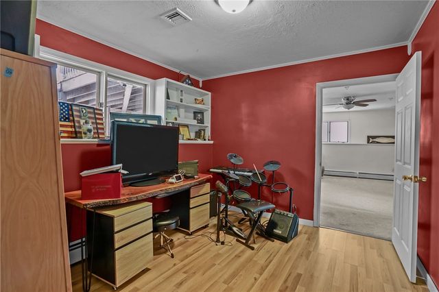 25 Ivy Hollow Court, Cranston, RI 02921