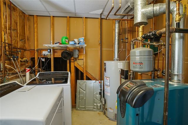 25 Ivy Hollow Court, Cranston, RI 02921