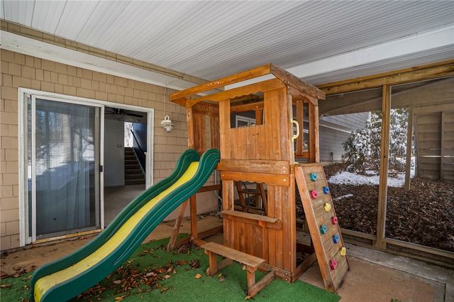 25 Ivy Hollow Court, Cranston, RI 02921