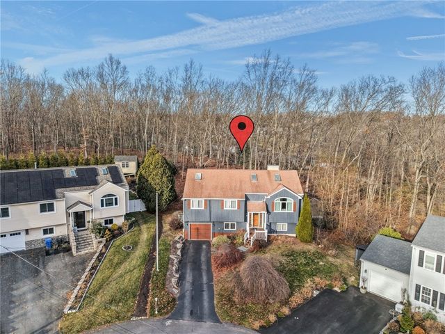 25 Ivy Hollow Court, Cranston, RI 02921