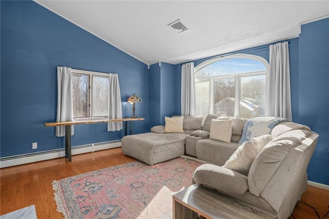 25 Ivy Hollow Court, Cranston, RI 02921