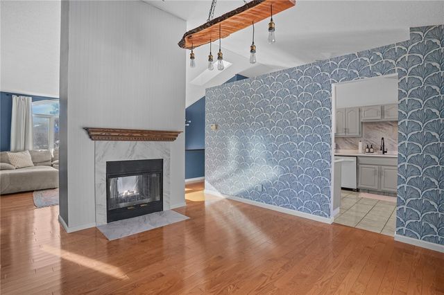 25 Ivy Hollow Court, Cranston, RI 02921