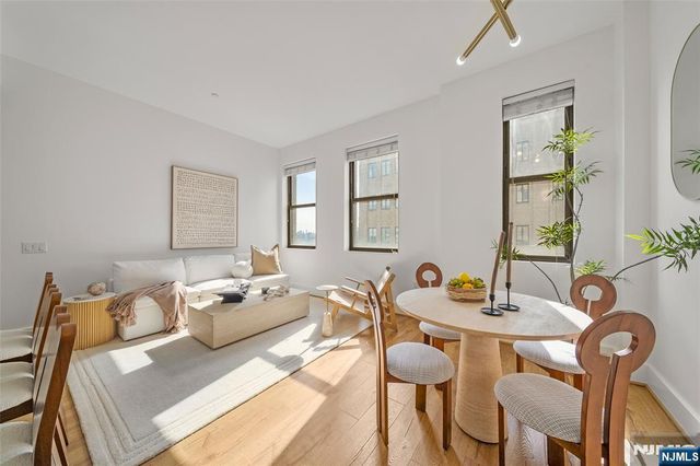 4 Beacon Way 1410, Jersey City, NJ 07304