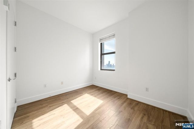 4 Beacon Way 1410, Jersey City, NJ 07304