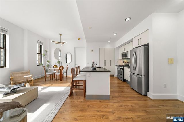 4 Beacon Way 1410, Jersey City, NJ 07304