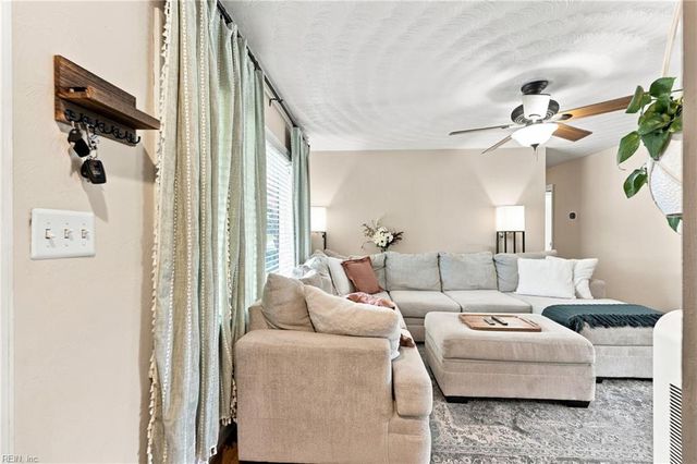 202 Sequoia RD, Portsmouth, VA 23701
