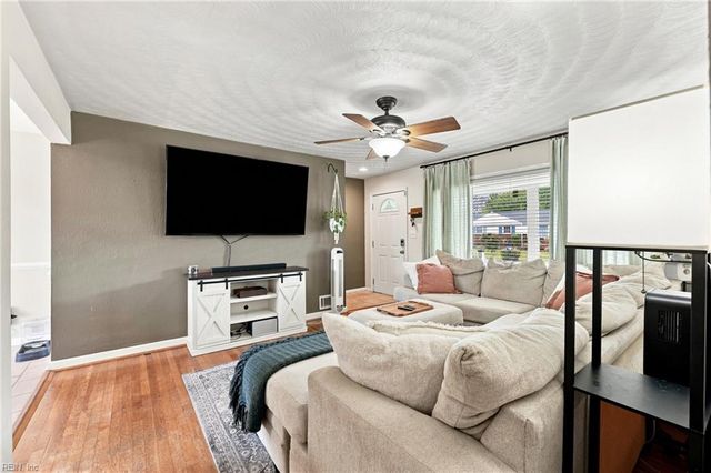202 Sequoia RD, Portsmouth, VA 23701