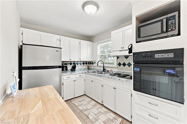 202 Sequoia RD, Portsmouth, VA 23701